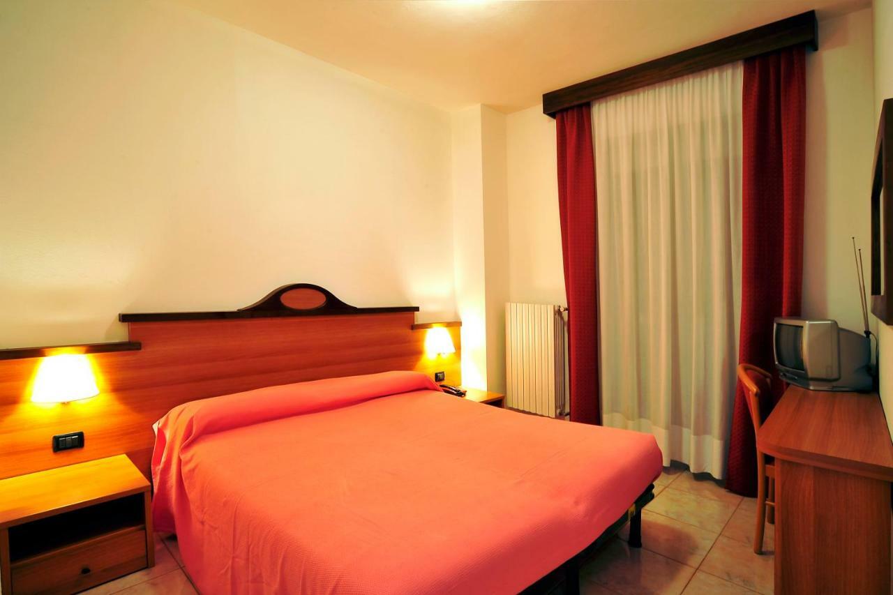 Hotel Ristorante Sasso Remenno Val Masino Eksteriør billede